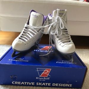 Girl figure skates size 4 (adult size)